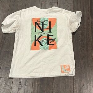 Nike T Shirt beach themed short sleeve